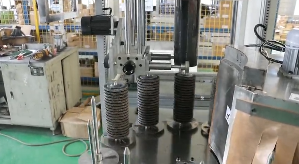 <b>新型包裝機轉盤式套膜機工作視頻</b>